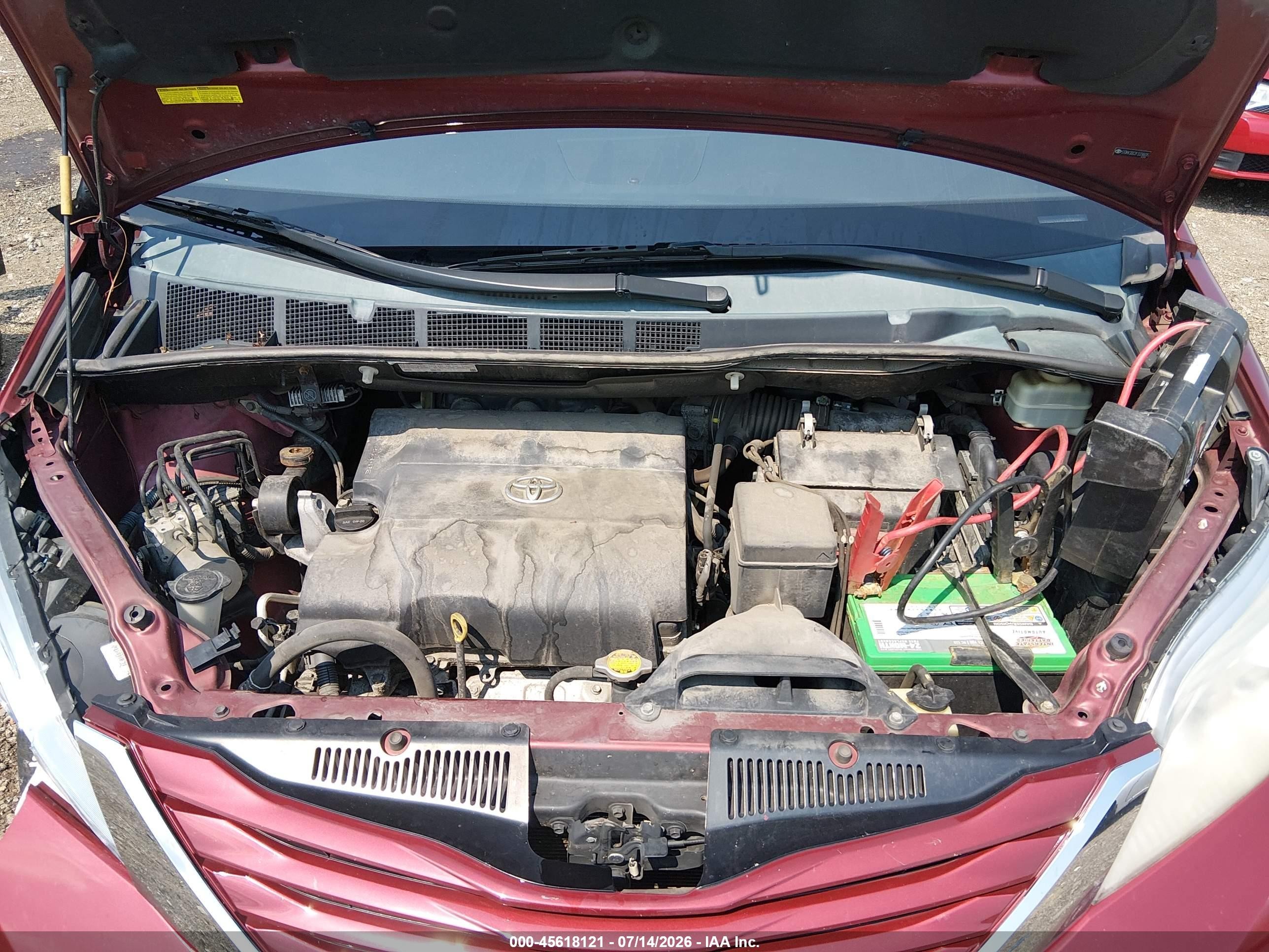 2015 Toyota Sienna Le 8 Passenger Maroon vin: 5TDKK3DC2FS556695