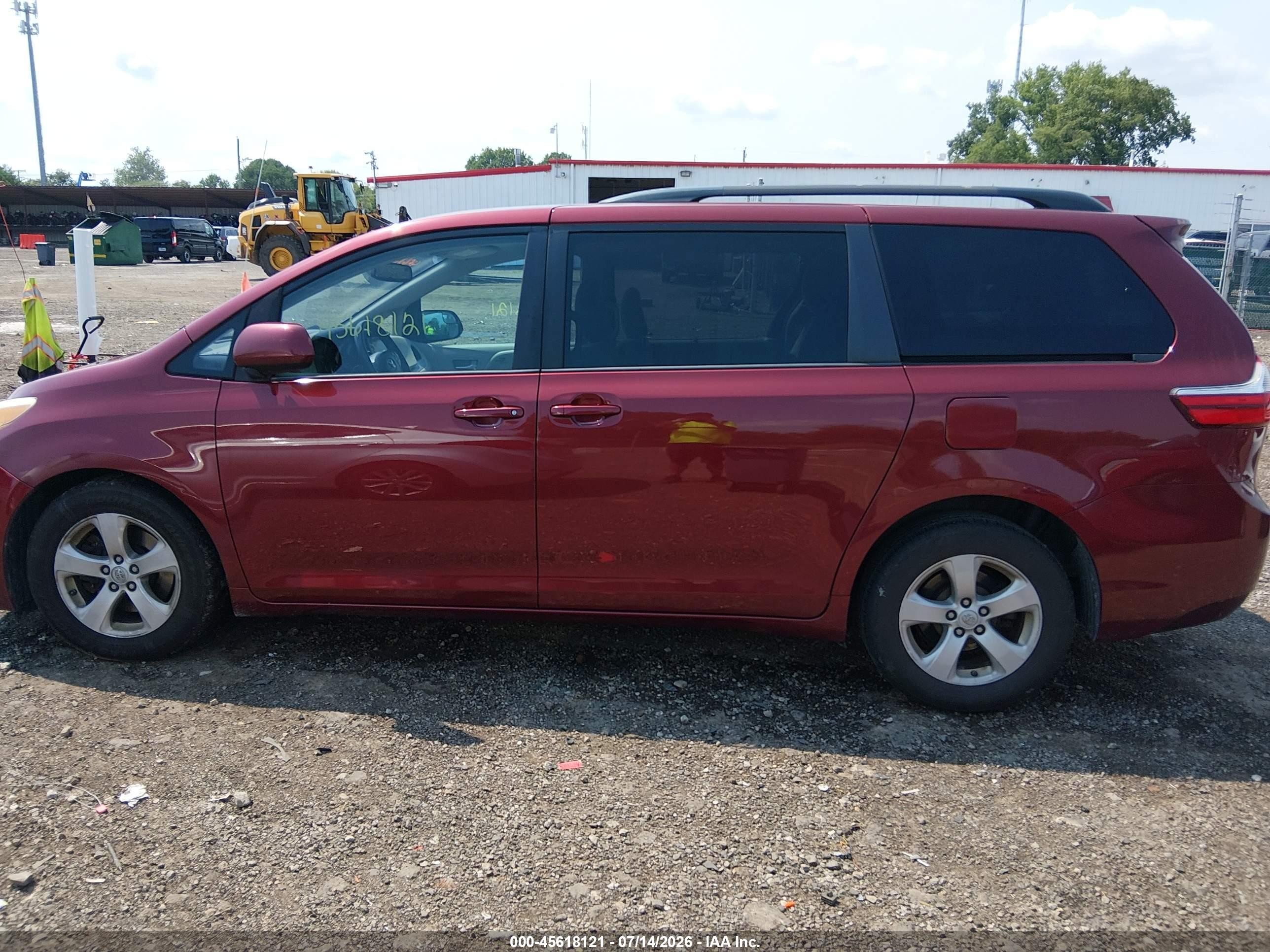2015 Toyota Sienna Le 8 Passenger Maroon vin: 5TDKK3DC2FS556695