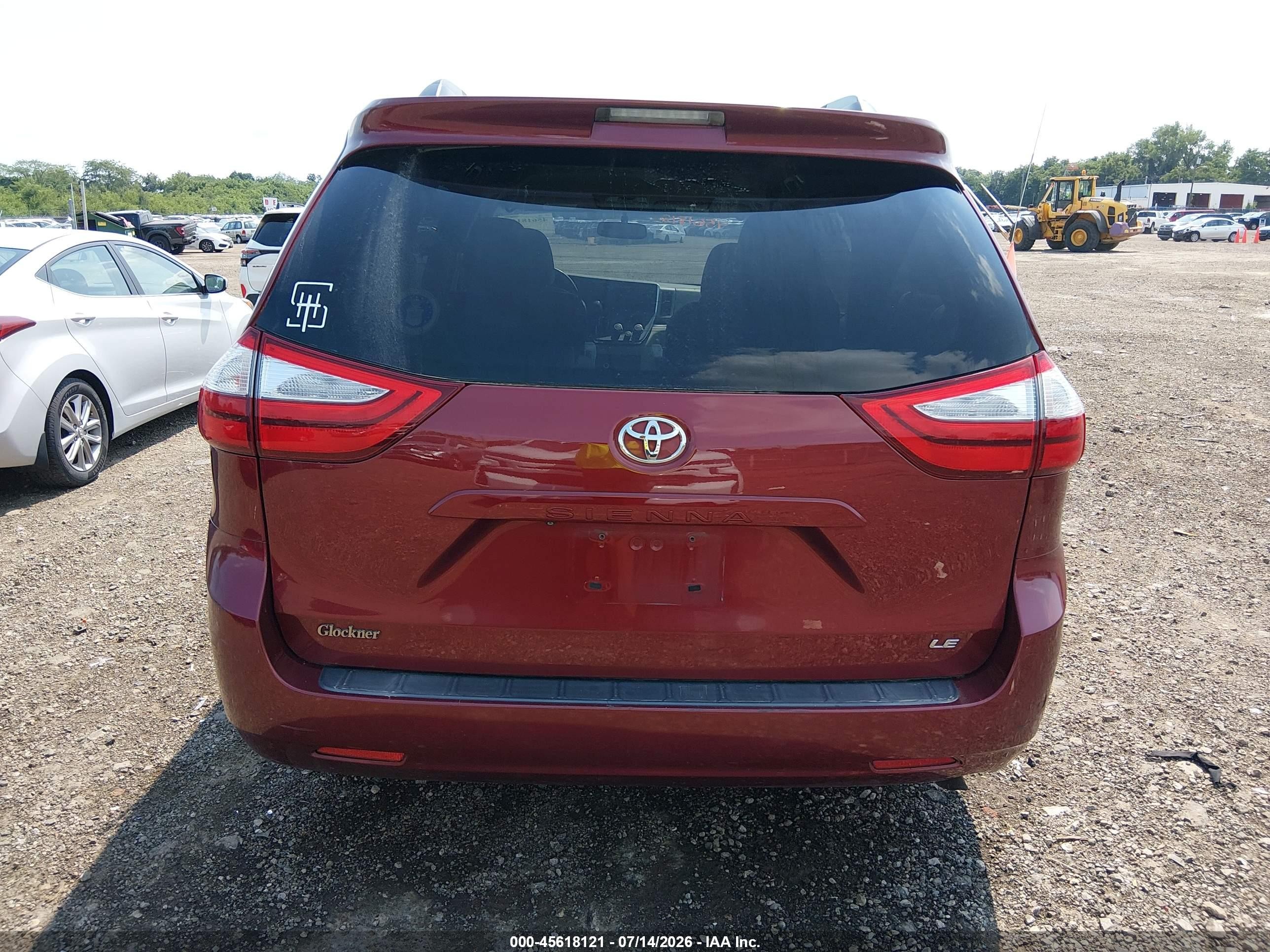 2015 Toyota Sienna Le 8 Passenger Maroon vin: 5TDKK3DC2FS556695