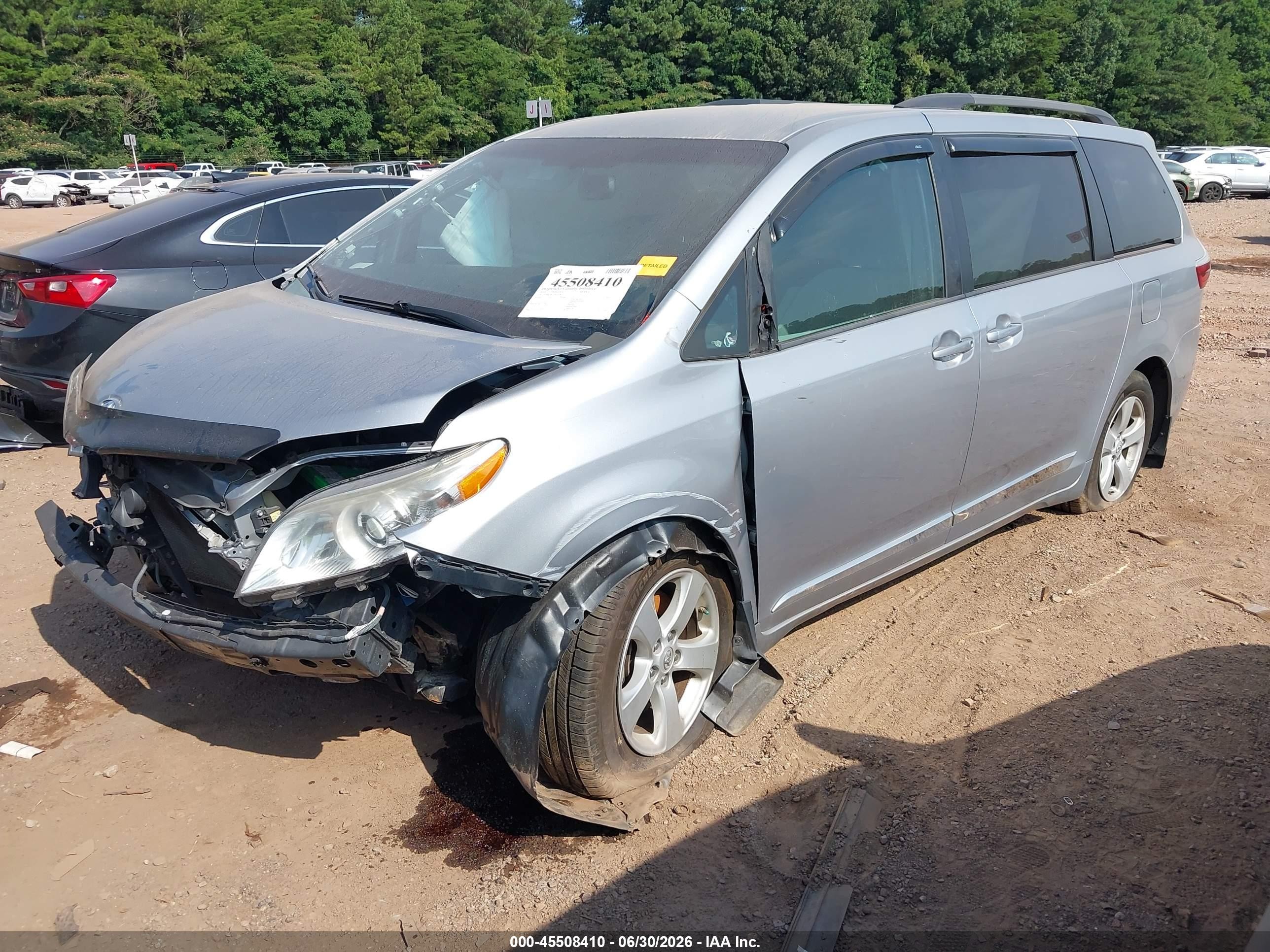 2015 Toyota Sienna Le 8 Passenger Silver vin: 5TDKK3DC2FS557281