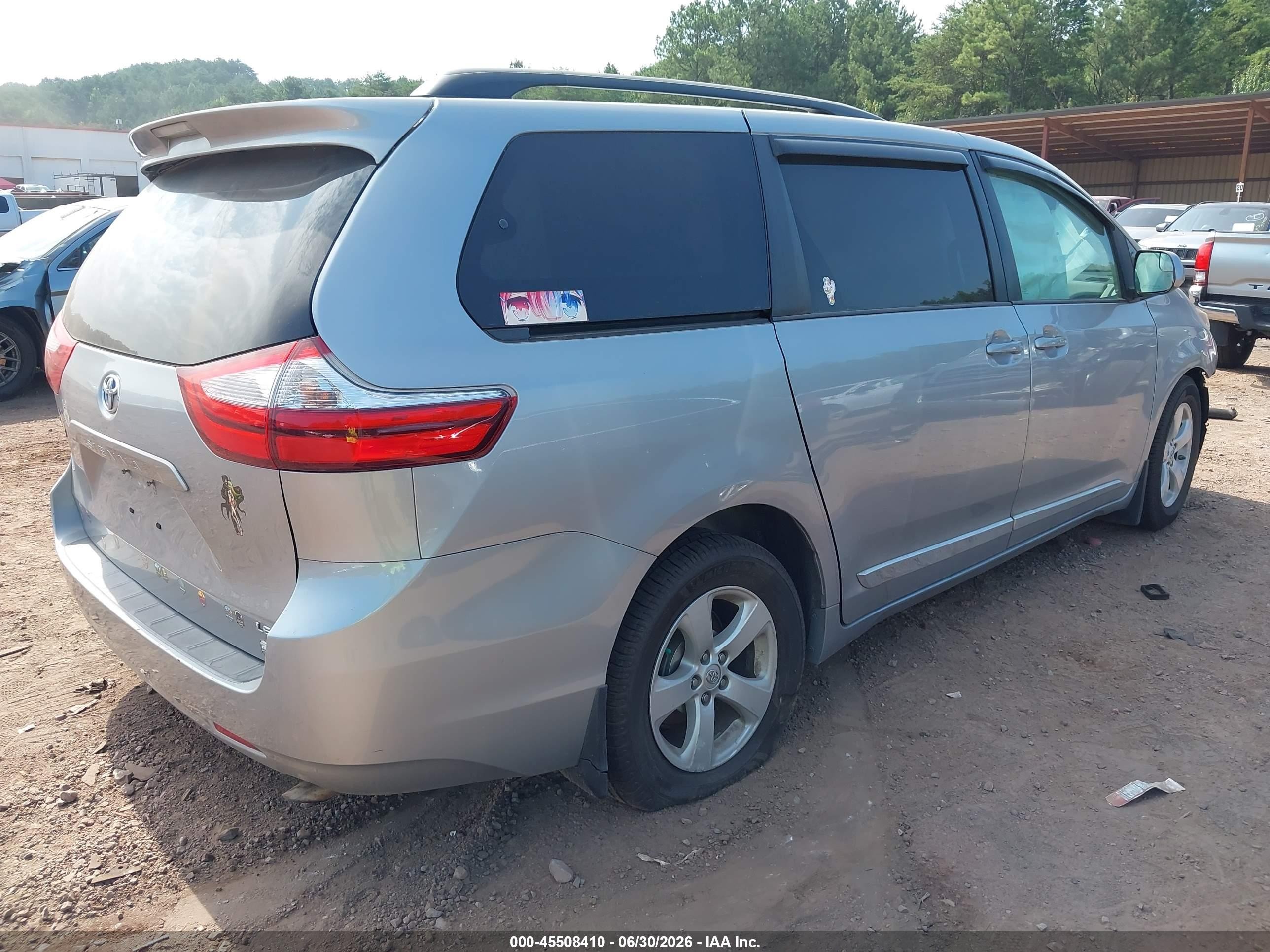 2015 Toyota Sienna Le 8 Passenger Silver vin: 5TDKK3DC2FS557281