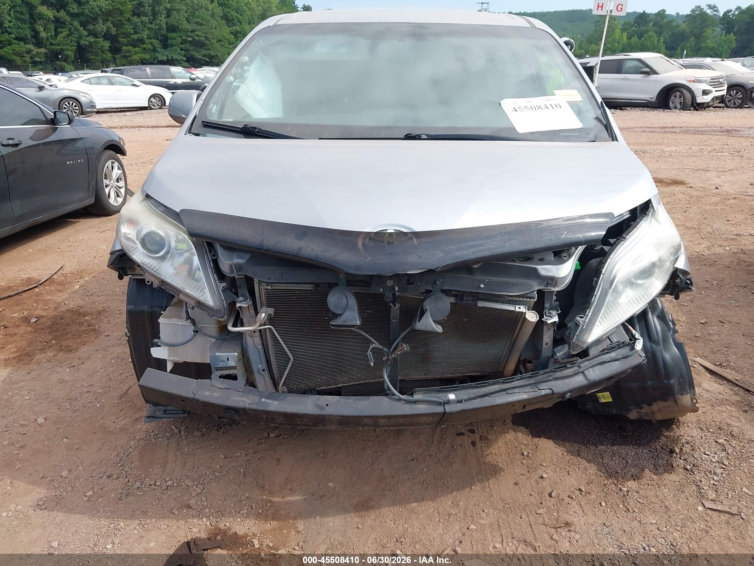 2015 Toyota Sienna Le 8 Passenger Silver vin: 5TDKK3DC2FS557281