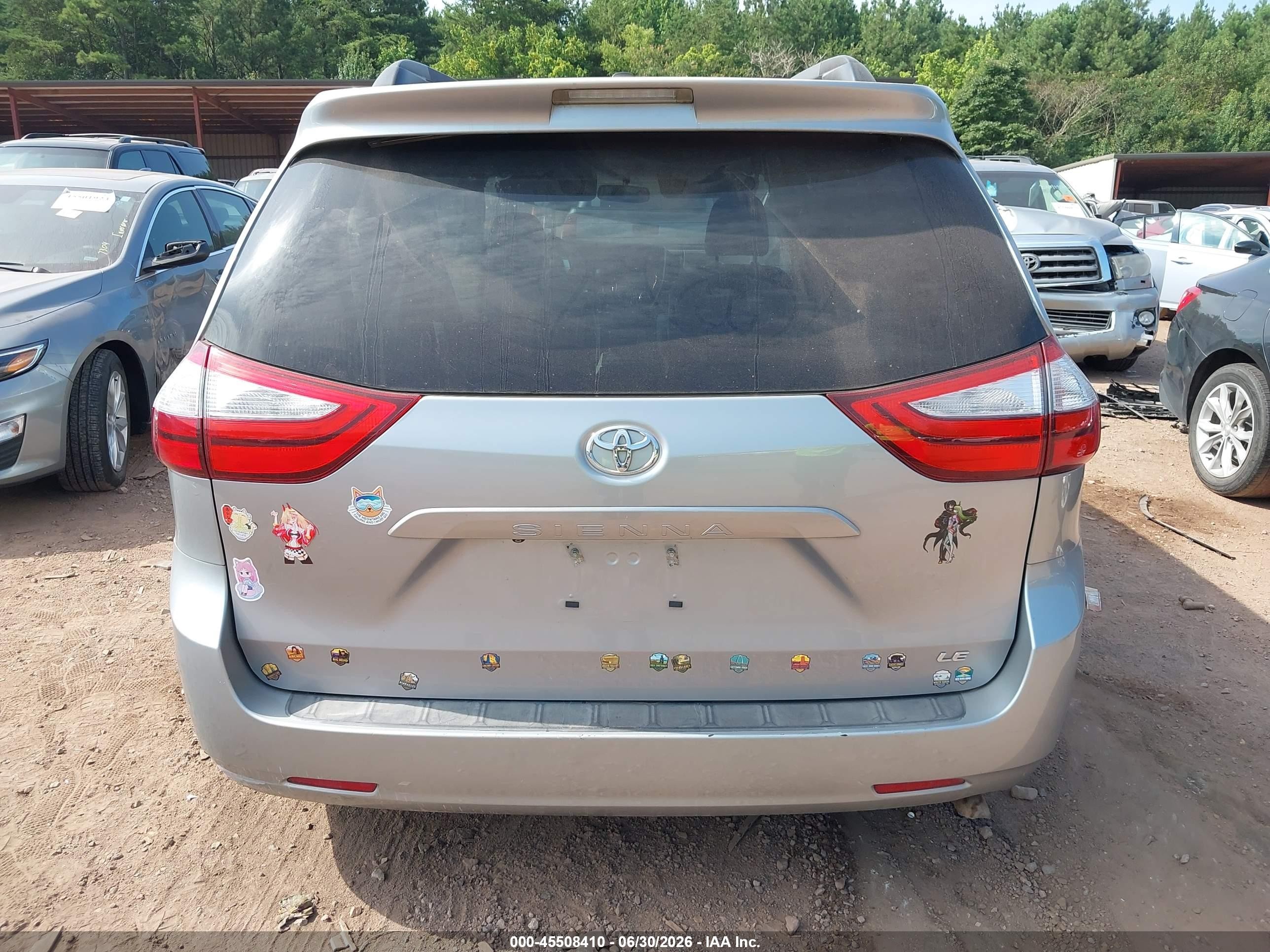 2015 Toyota Sienna Le 8 Passenger Silver vin: 5TDKK3DC2FS557281