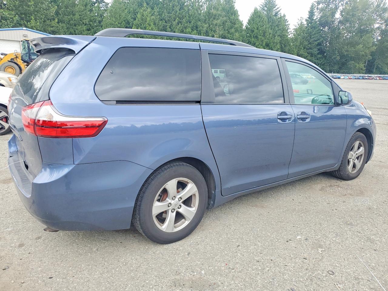 2015 Toyota Sienna Le Blue vin: 5TDKK3DC2FS563503