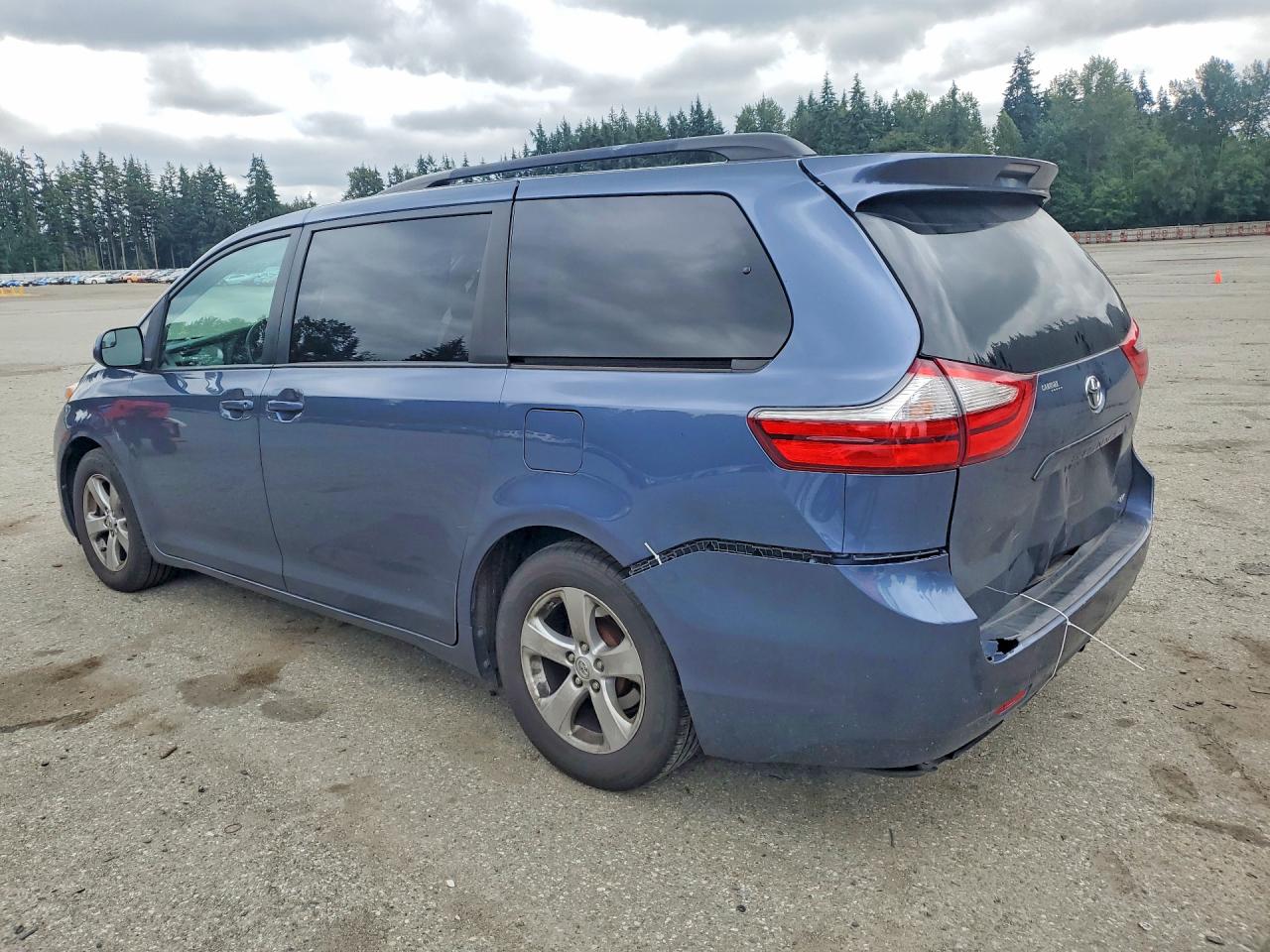 2015 Toyota Sienna Le Blue vin: 5TDKK3DC2FS563503