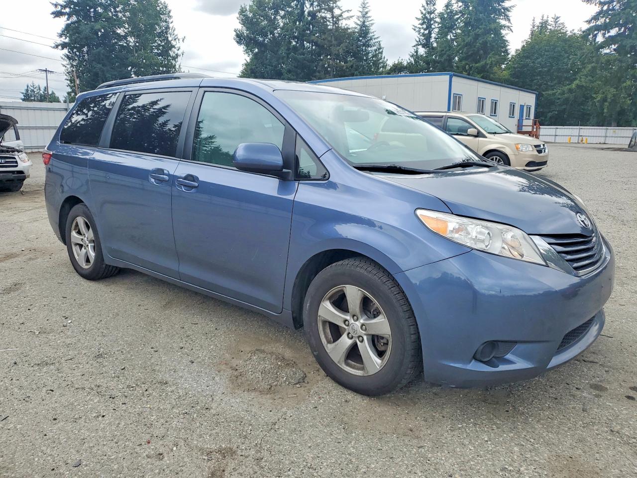 2015 Toyota Sienna Le Blue vin: 5TDKK3DC2FS563503