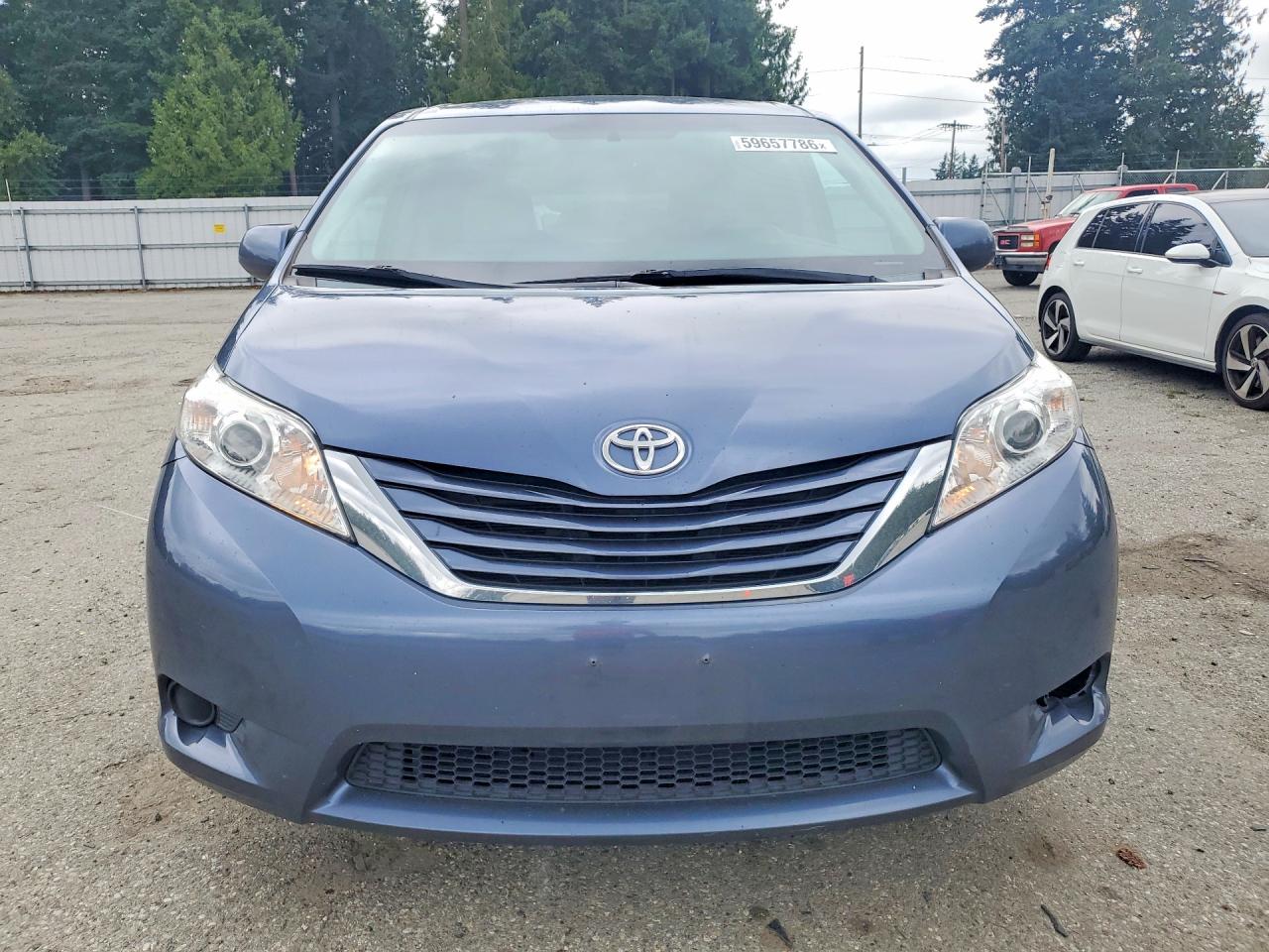 2015 Toyota Sienna Le Blue vin: 5TDKK3DC2FS563503