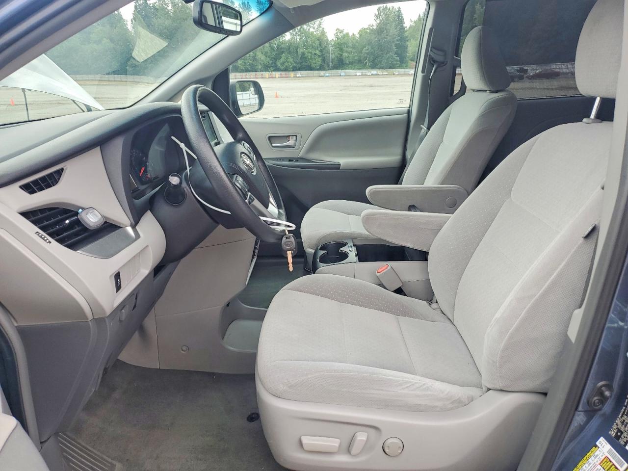 2015 Toyota Sienna Le Blue vin: 5TDKK3DC2FS563503