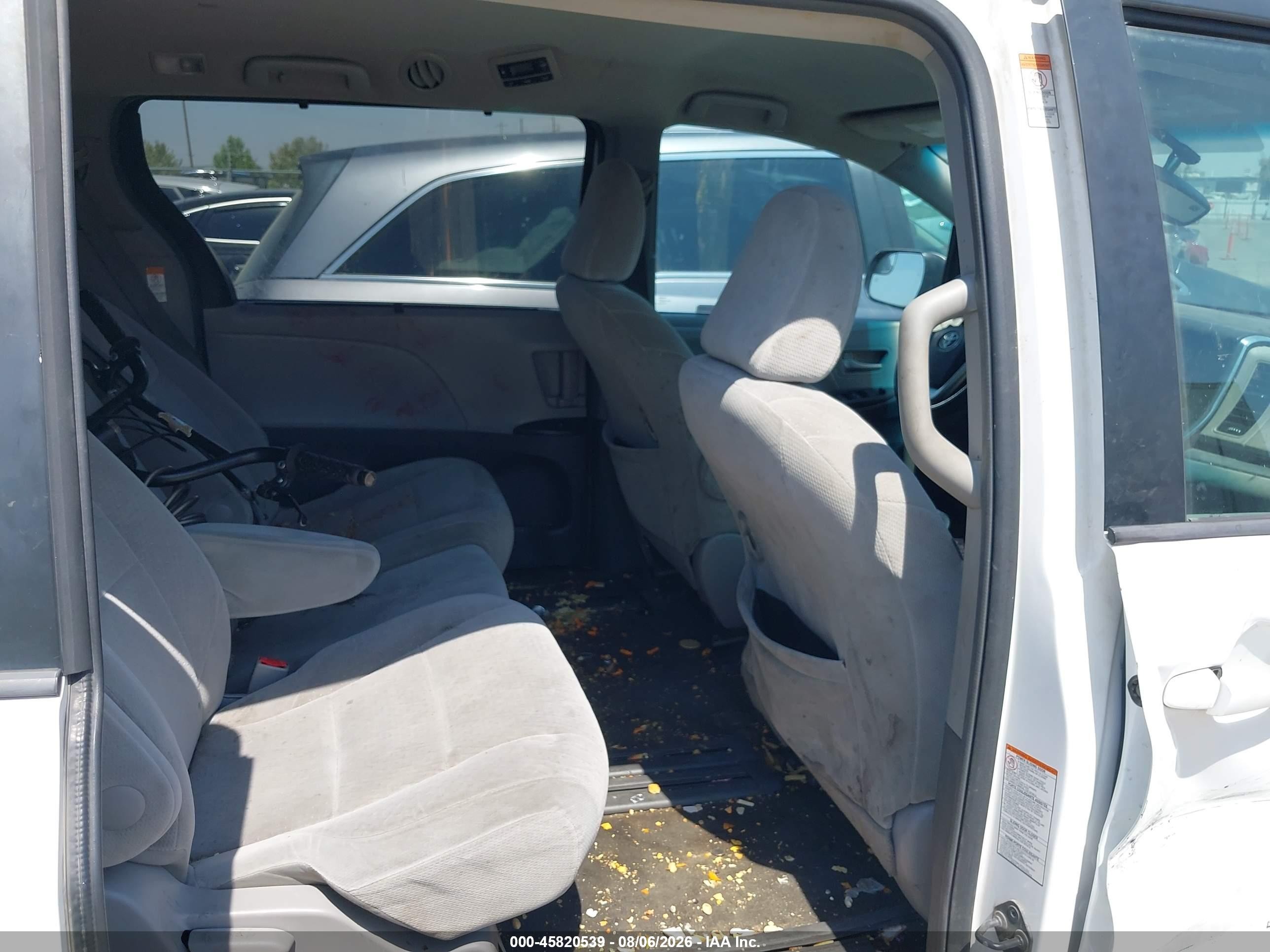 2015 Toyota Sienna Le 8 Passenger White vin: 5TDKK3DC2FS571228