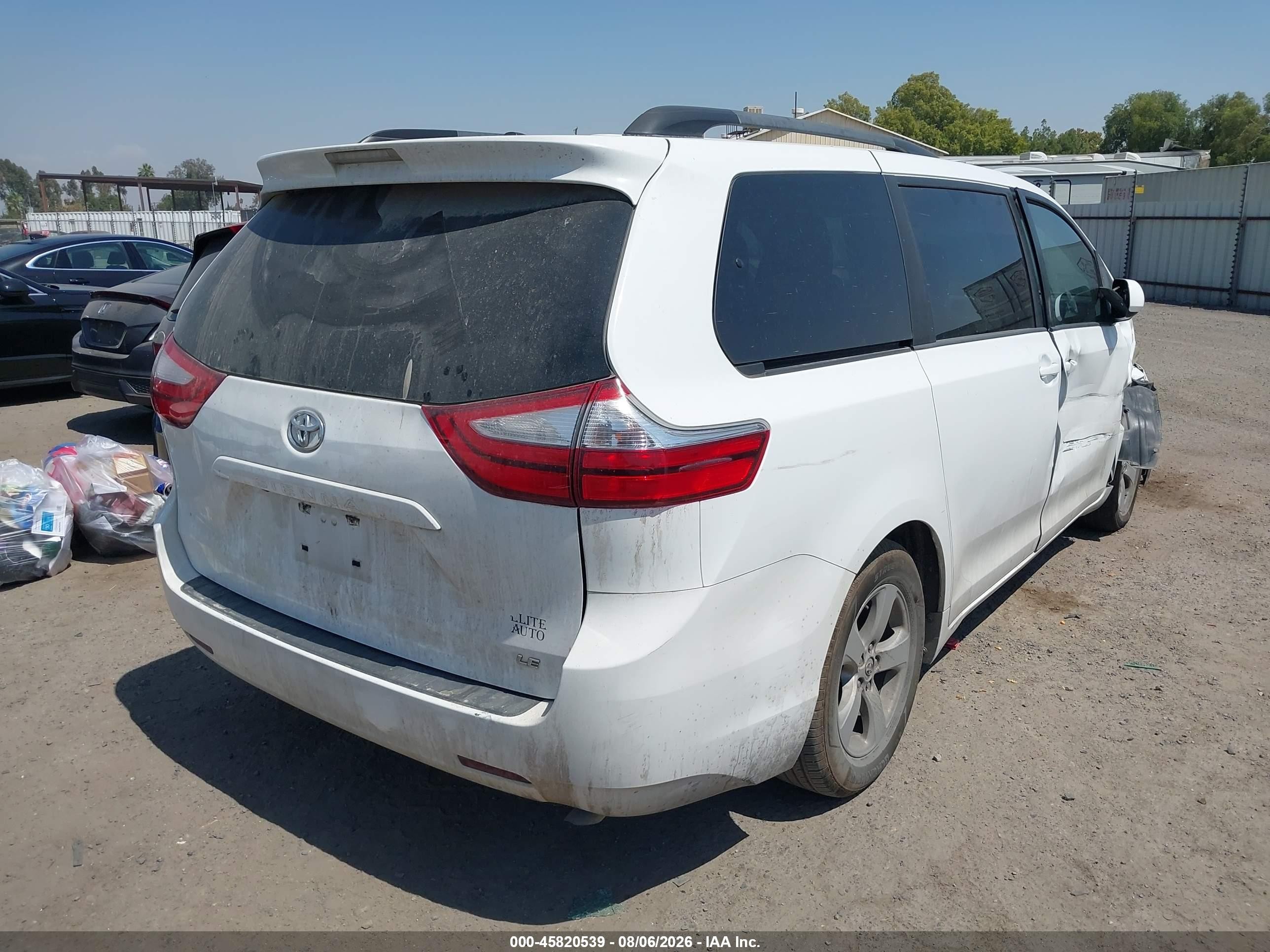 2015 Toyota Sienna Le 8 Passenger White vin: 5TDKK3DC2FS571228