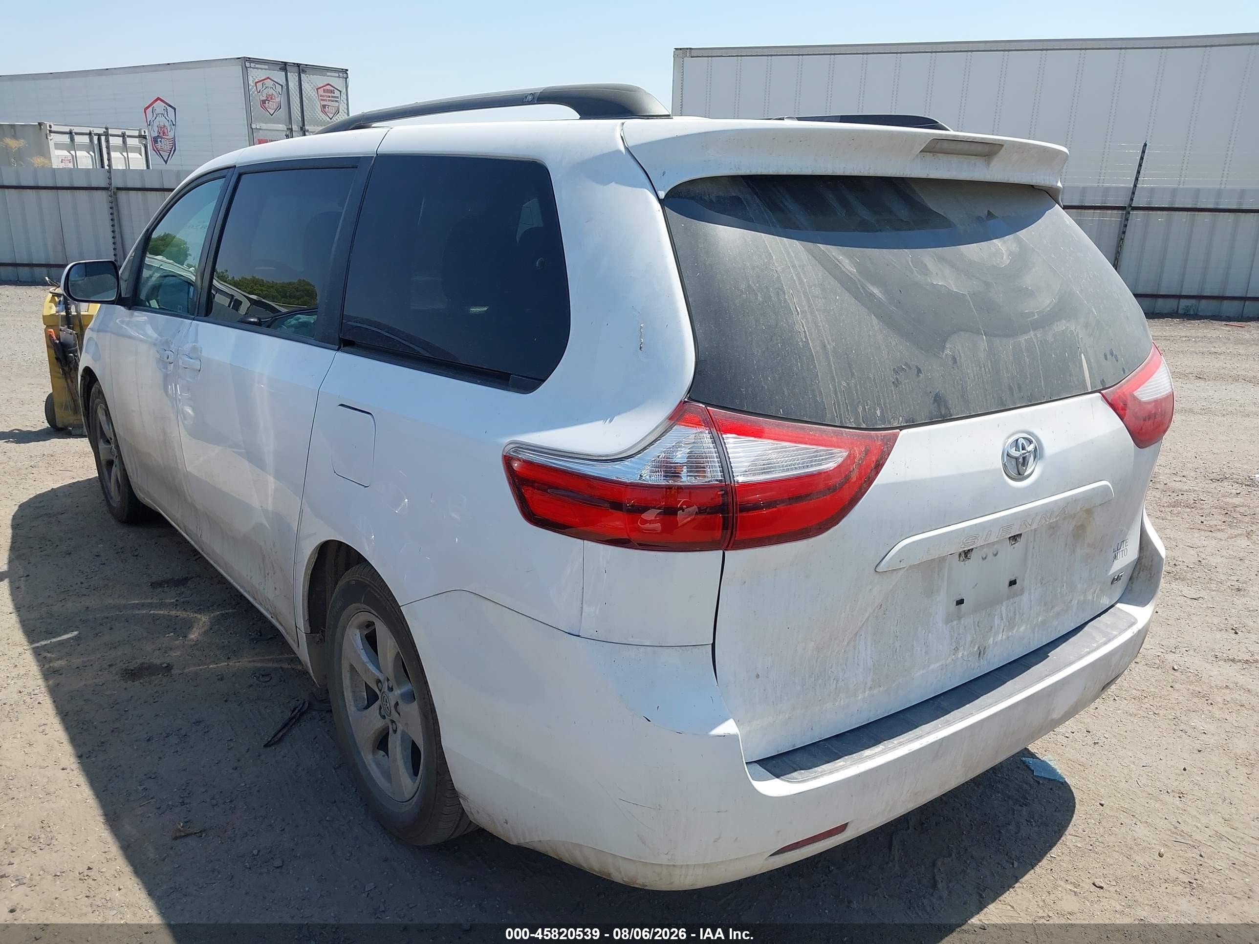 2015 Toyota Sienna Le 8 Passenger White vin: 5TDKK3DC2FS571228