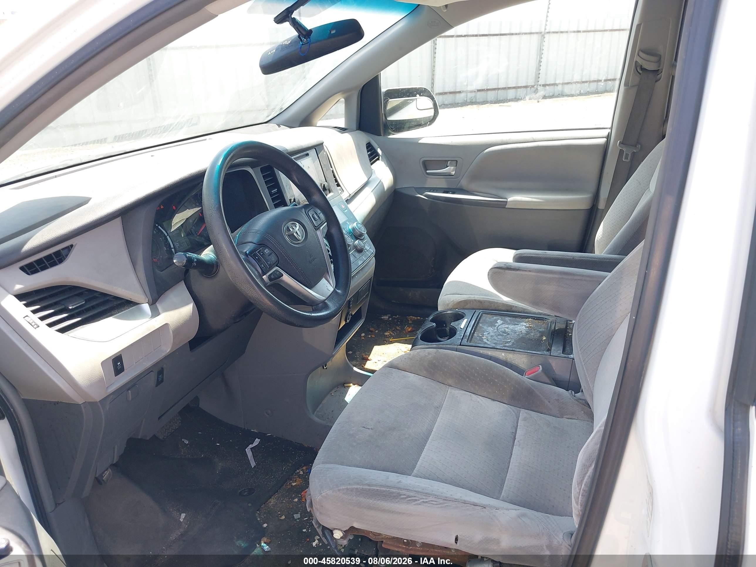 2015 Toyota Sienna Le 8 Passenger White vin: 5TDKK3DC2FS571228