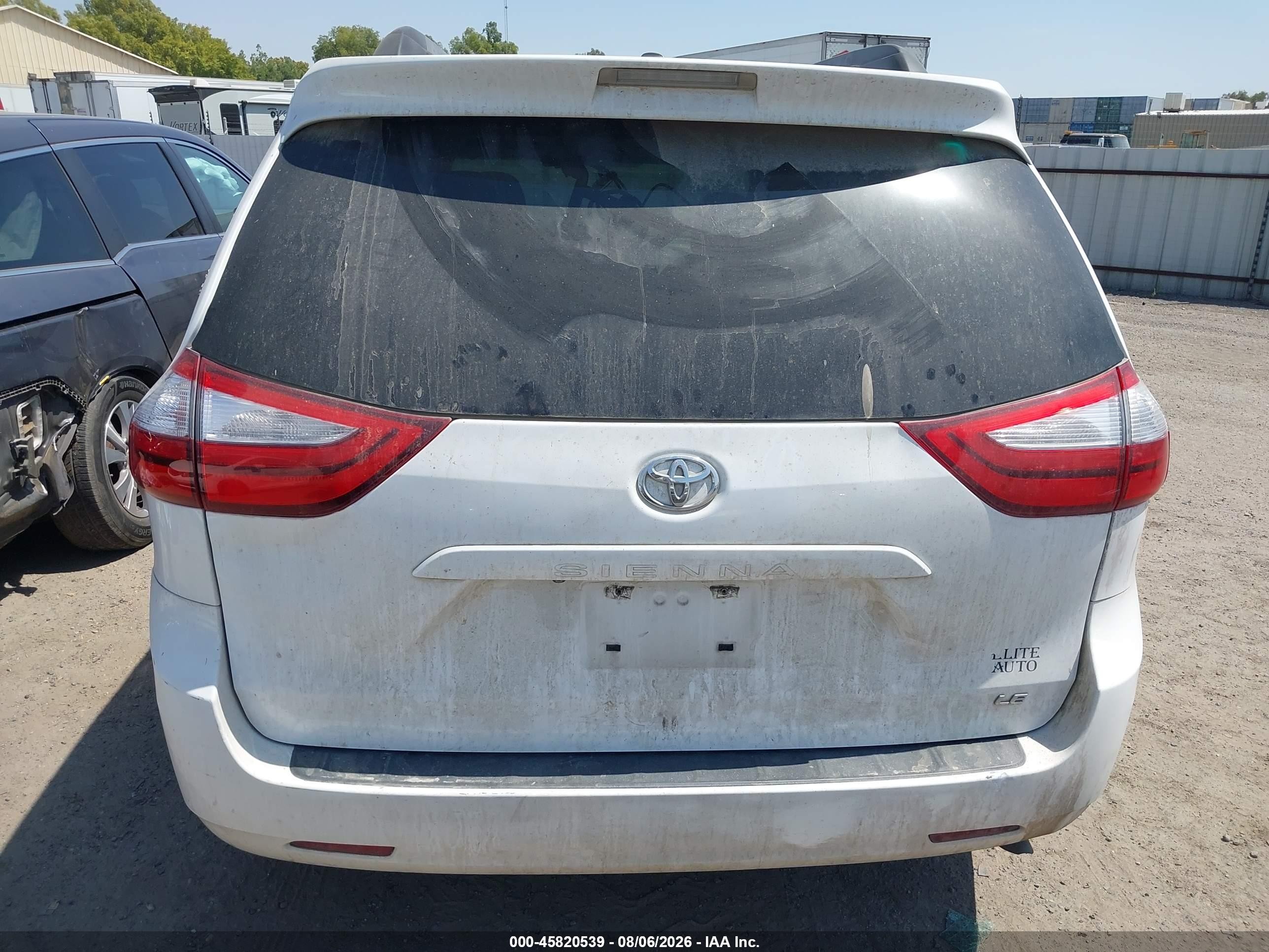 2015 Toyota Sienna Le 8 Passenger White vin: 5TDKK3DC2FS571228