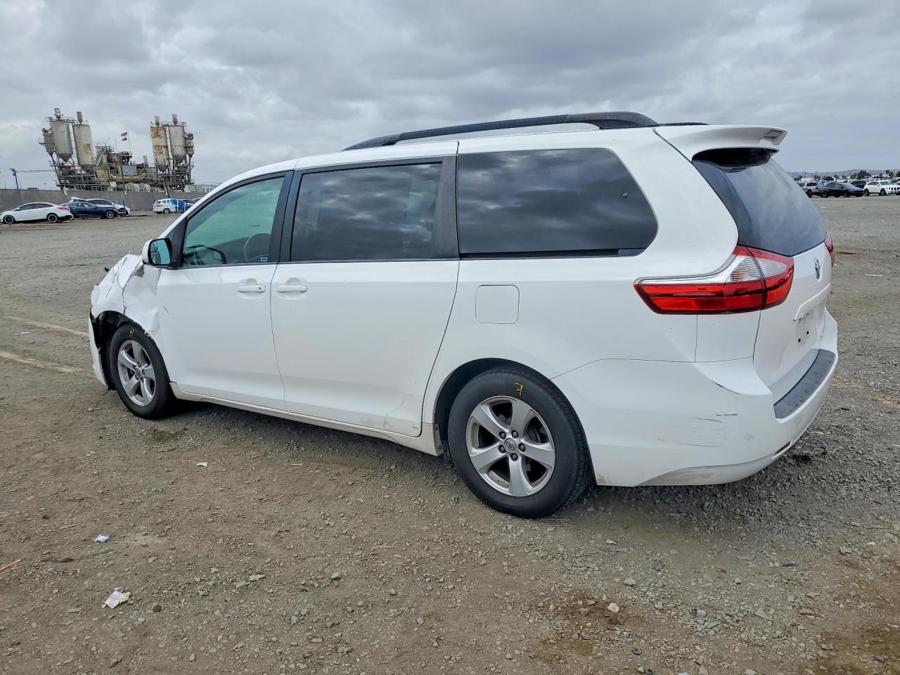 2015 Toyota Sienna Le Белый vin: 5TDKK3DC2FS571956