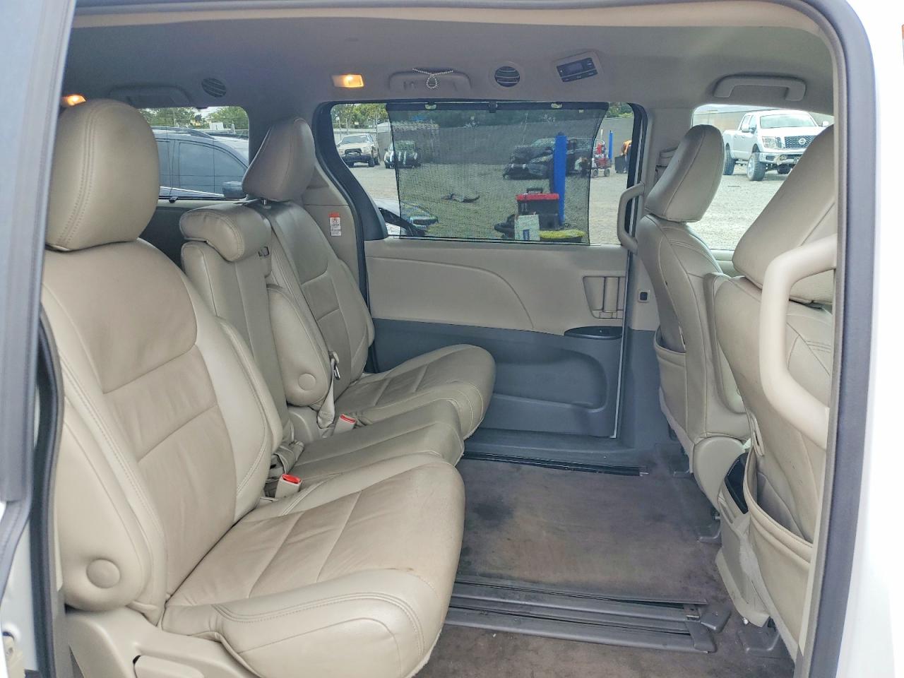 2015 Toyota Sienna Le Белый vin: 5TDKK3DC2FS571956