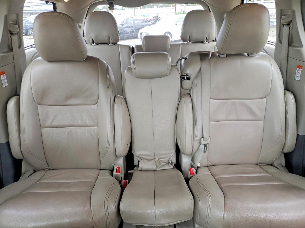 2015 Toyota Sienna Le Белый vin: 5TDKK3DC2FS571956