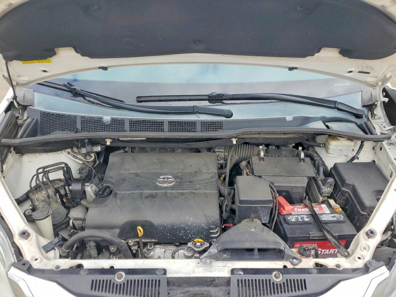 2015 Toyota Sienna Le Белый vin: 5TDKK3DC2FS571956