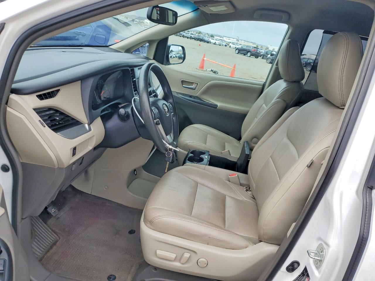 2015 Toyota Sienna Le Белый vin: 5TDKK3DC2FS571956