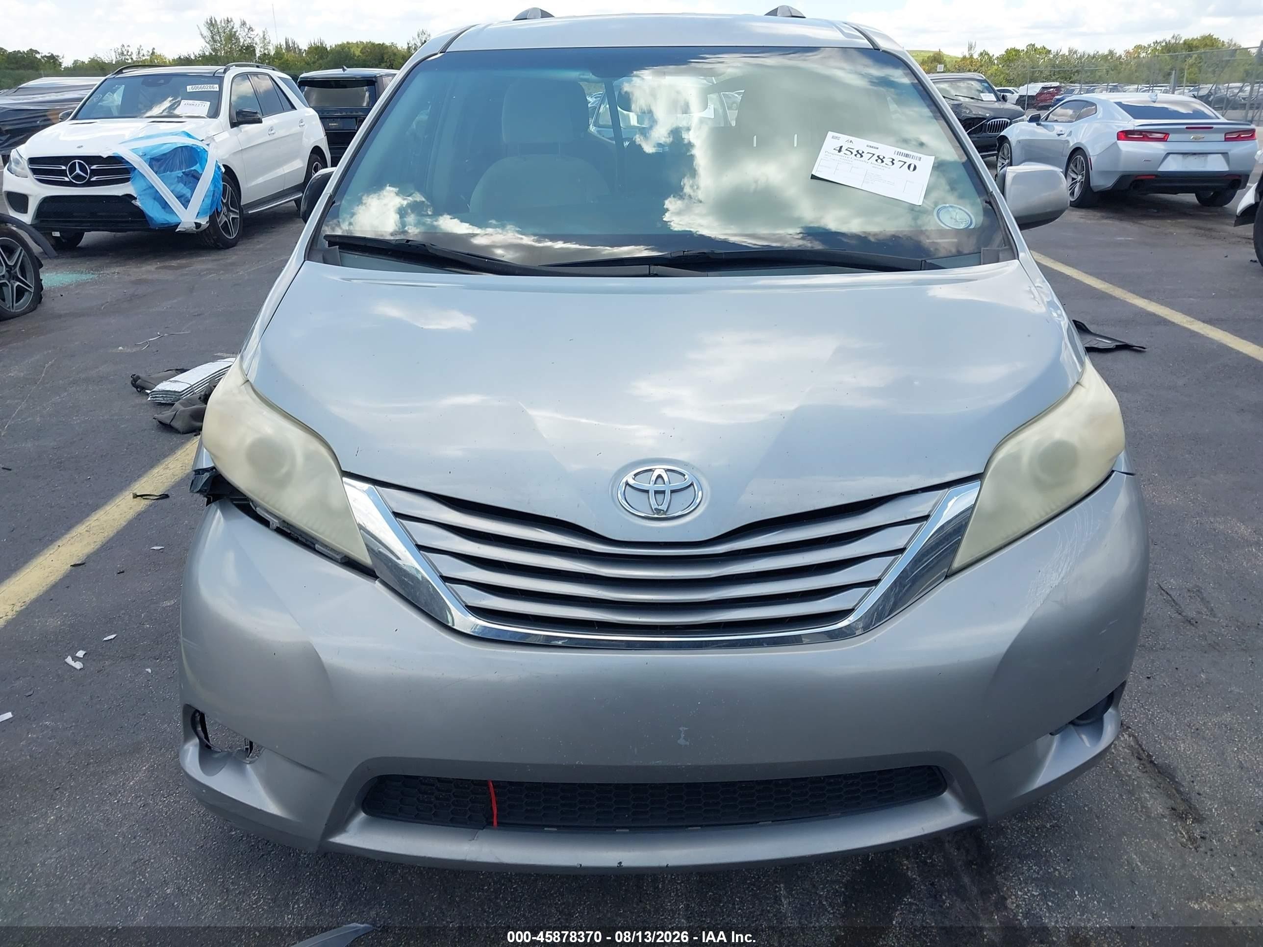 2015 Toyota Sienna Le 8 Passenger Gray vin: 5TDKK3DC2FS588563