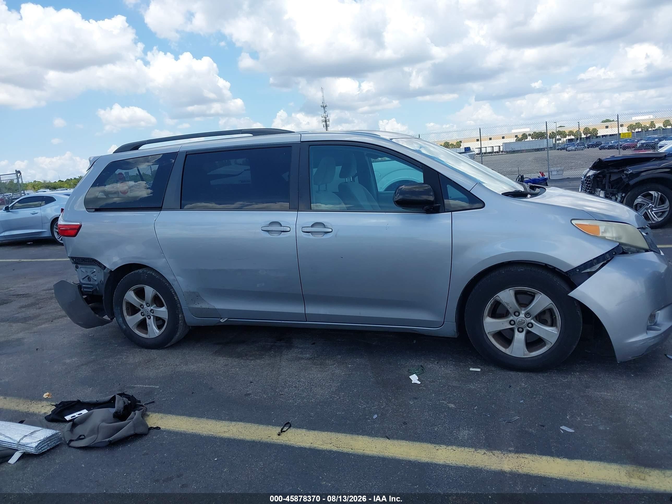 2015 Toyota Sienna Le 8 Passenger Gray vin: 5TDKK3DC2FS588563