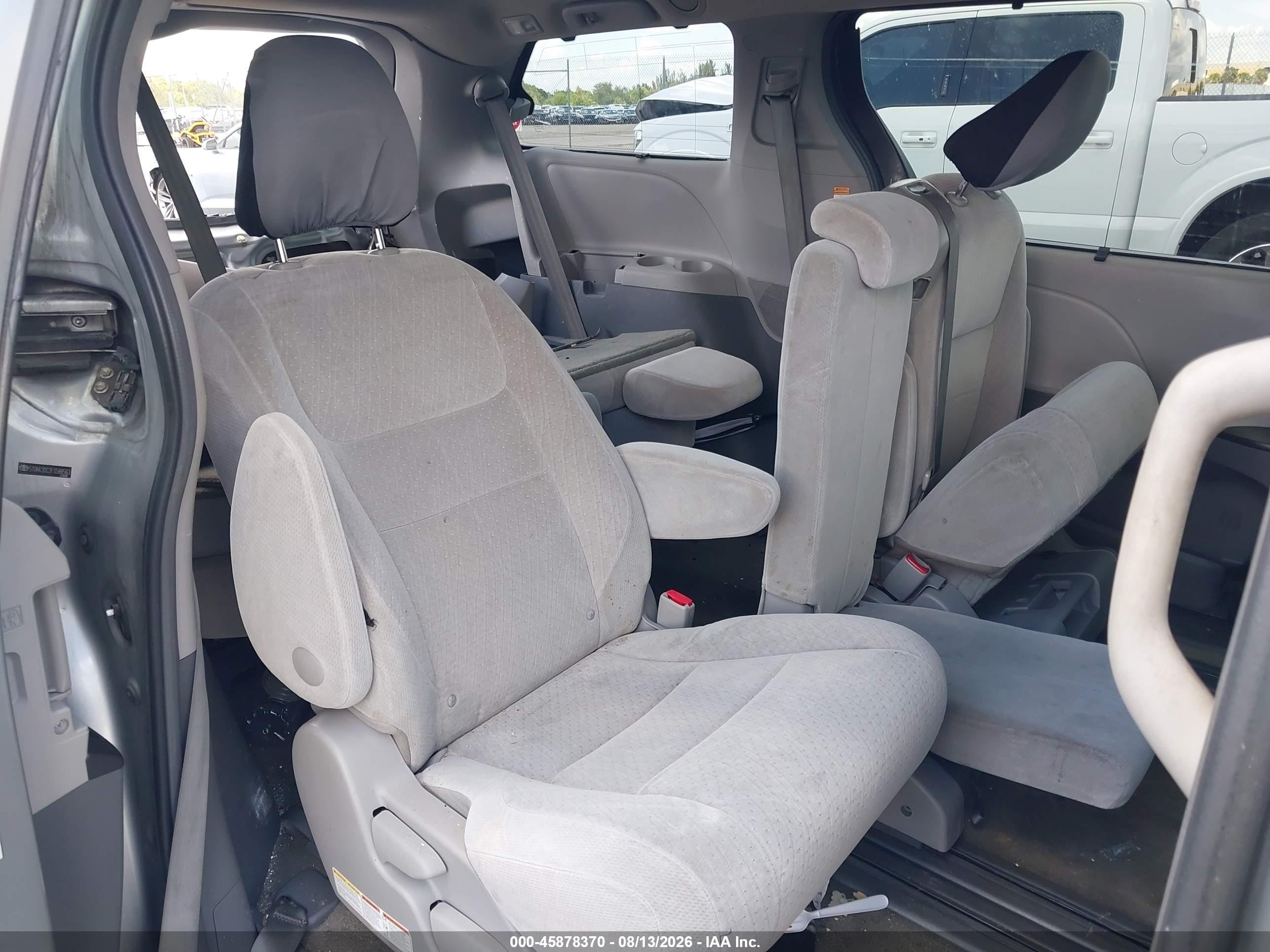 2015 Toyota Sienna Le 8 Passenger Gray vin: 5TDKK3DC2FS588563