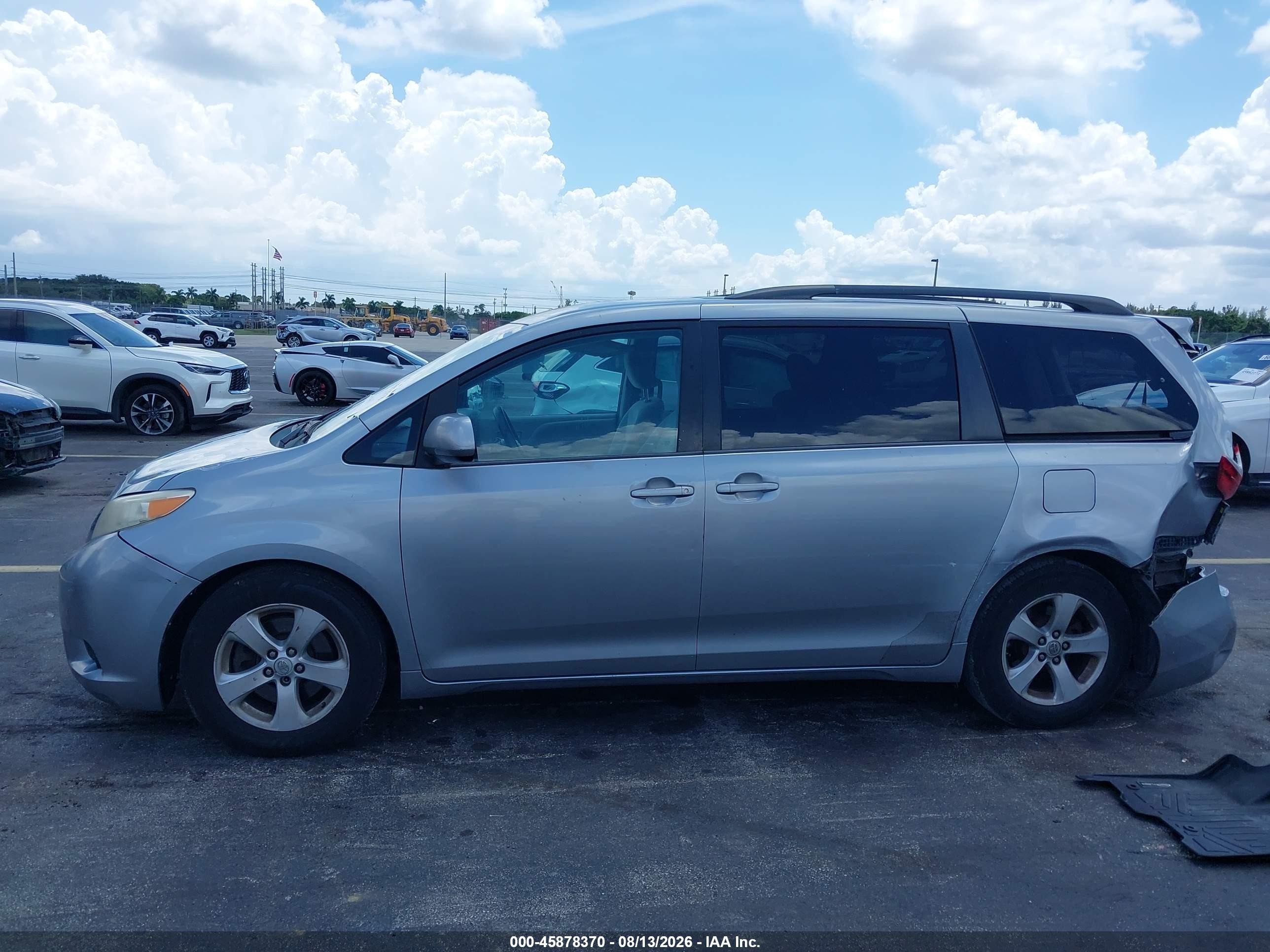 2015 Toyota Sienna Le 8 Passenger Gray vin: 5TDKK3DC2FS588563