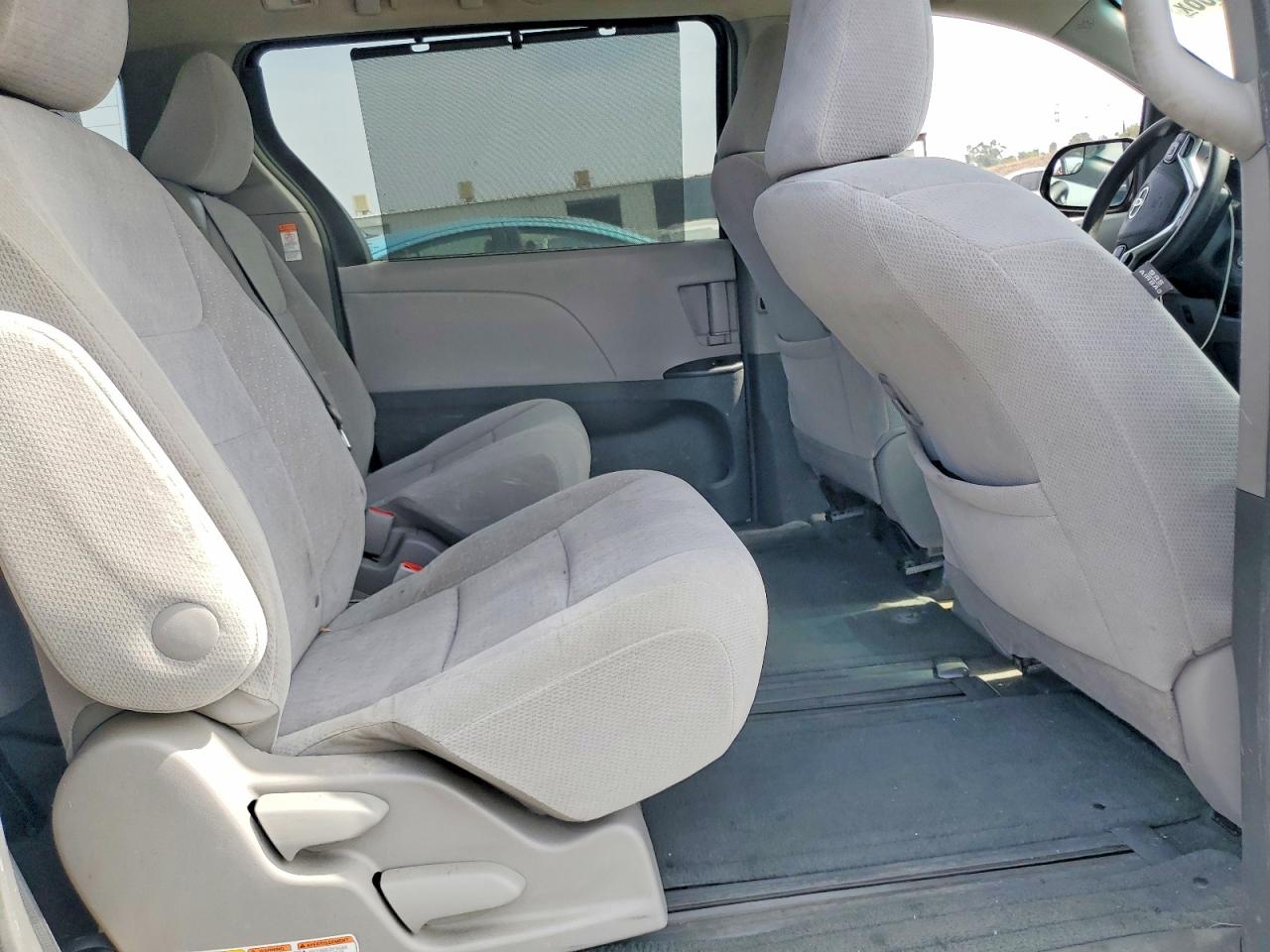 2015 Toyota Sienna Le Серебряный vin: 5TDKK3DC2FS606625