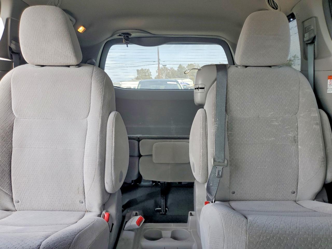 2015 Toyota Sienna Le Серебряный vin: 5TDKK3DC2FS606625