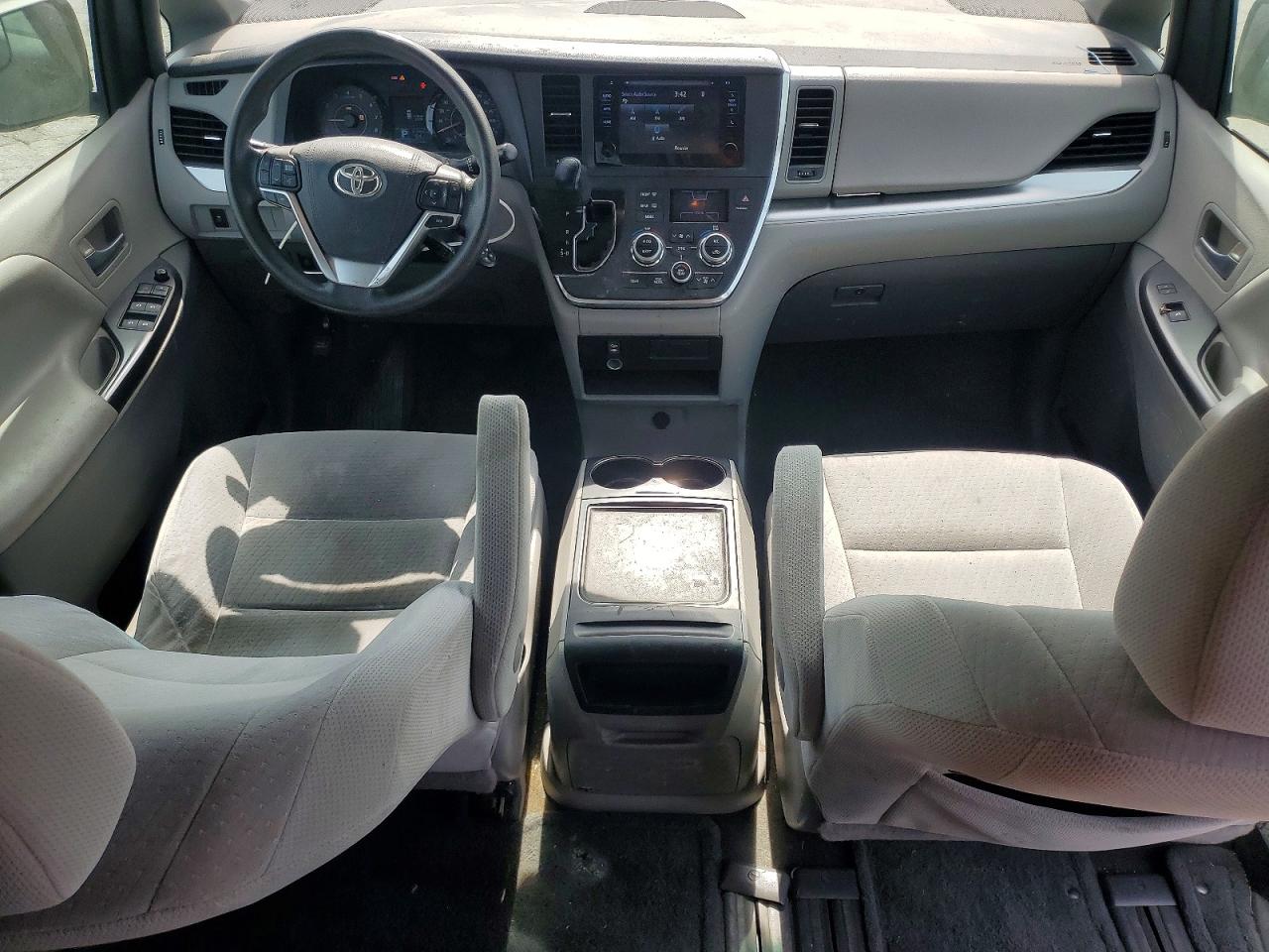 2015 Toyota Sienna Le Серебряный vin: 5TDKK3DC2FS606625