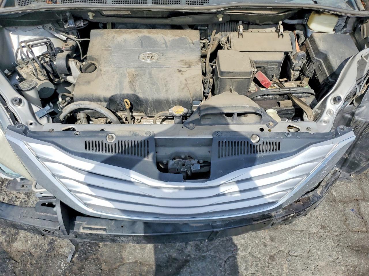 2015 Toyota Sienna Le Серебряный vin: 5TDKK3DC2FS606625