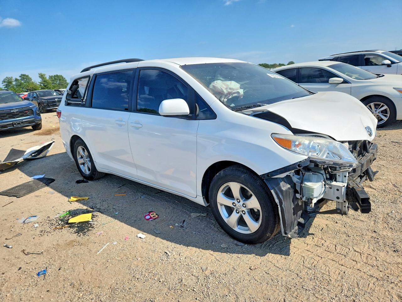 2015 Toyota Sienna Le White vin: 5TDKK3DC2FS620671