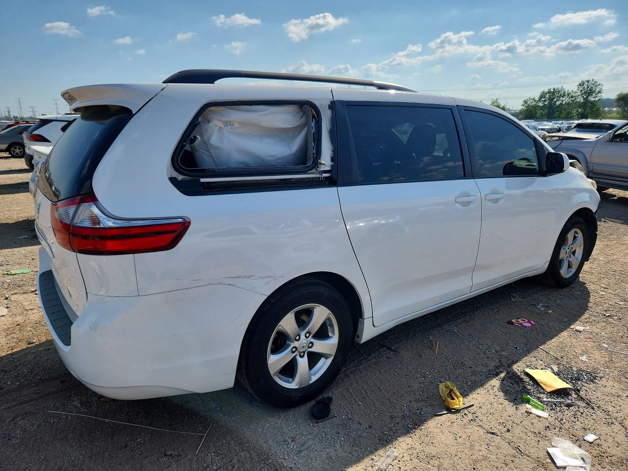 2015 Toyota Sienna Le White vin: 5TDKK3DC2FS620671
