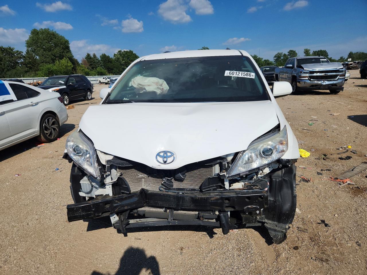 2015 Toyota Sienna Le White vin: 5TDKK3DC2FS620671