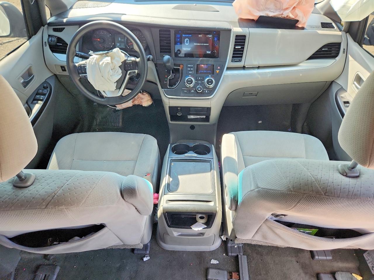 2015 Toyota Sienna Le White vin: 5TDKK3DC2FS620671