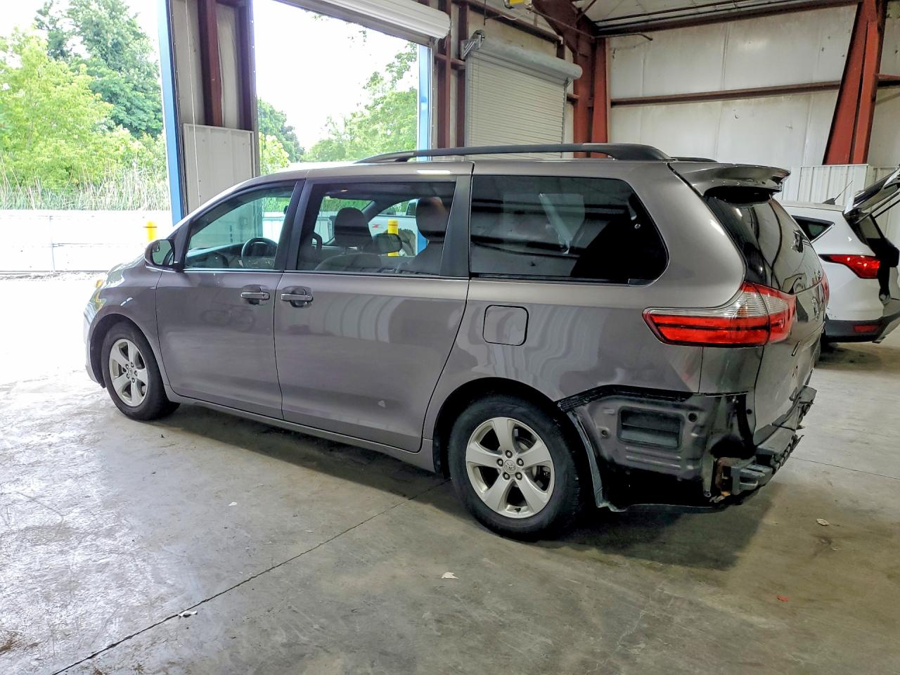 2015 Toyota Sienna Le Tan vin: 5TDKK3DC2FS622968