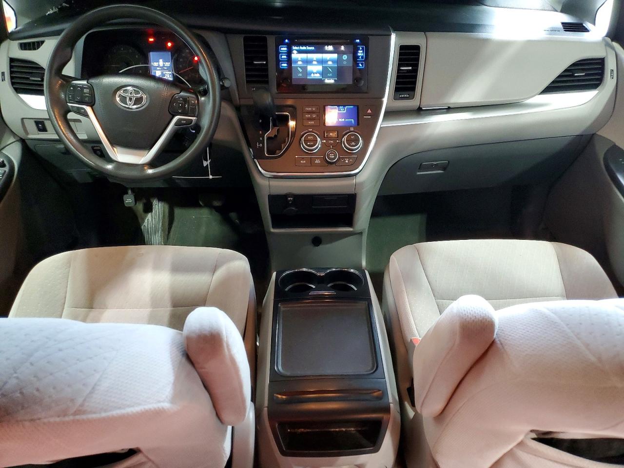2015 Toyota Sienna Le Tan vin: 5TDKK3DC2FS622968