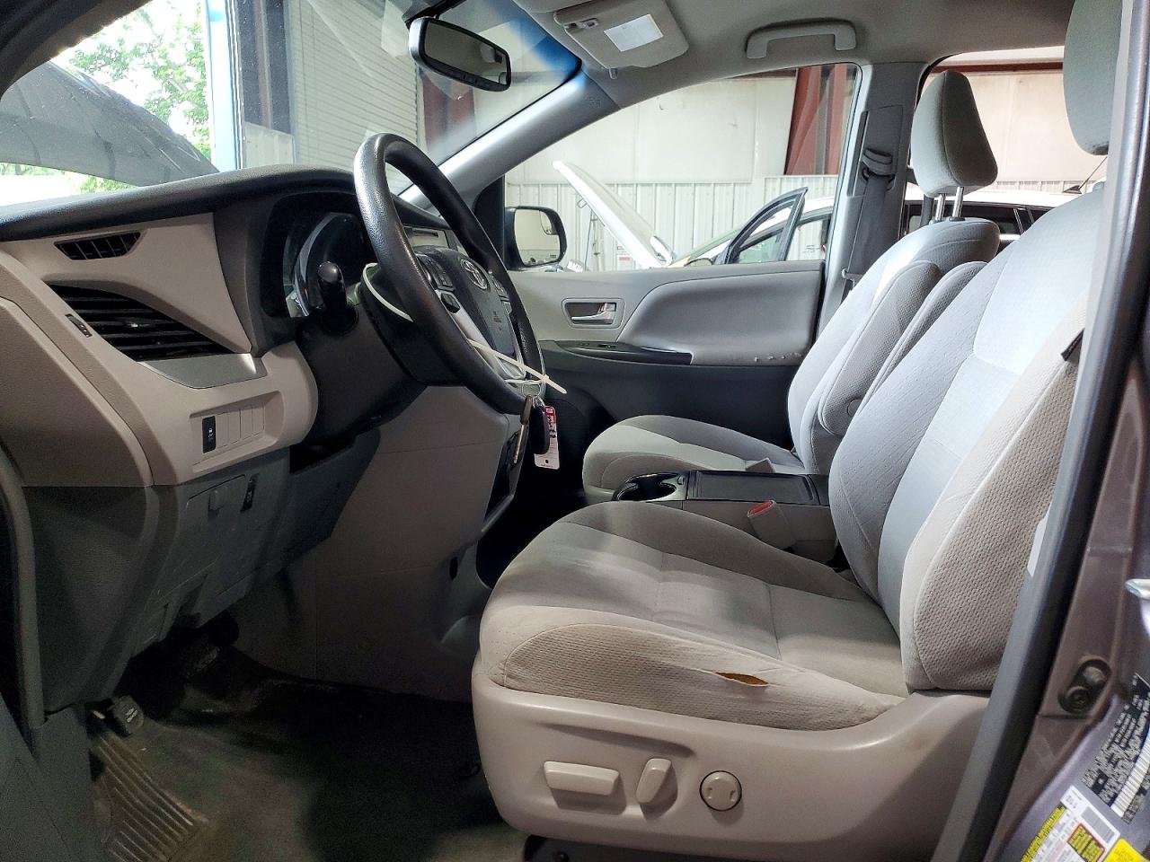 2015 Toyota Sienna Le Tan vin: 5TDKK3DC2FS622968