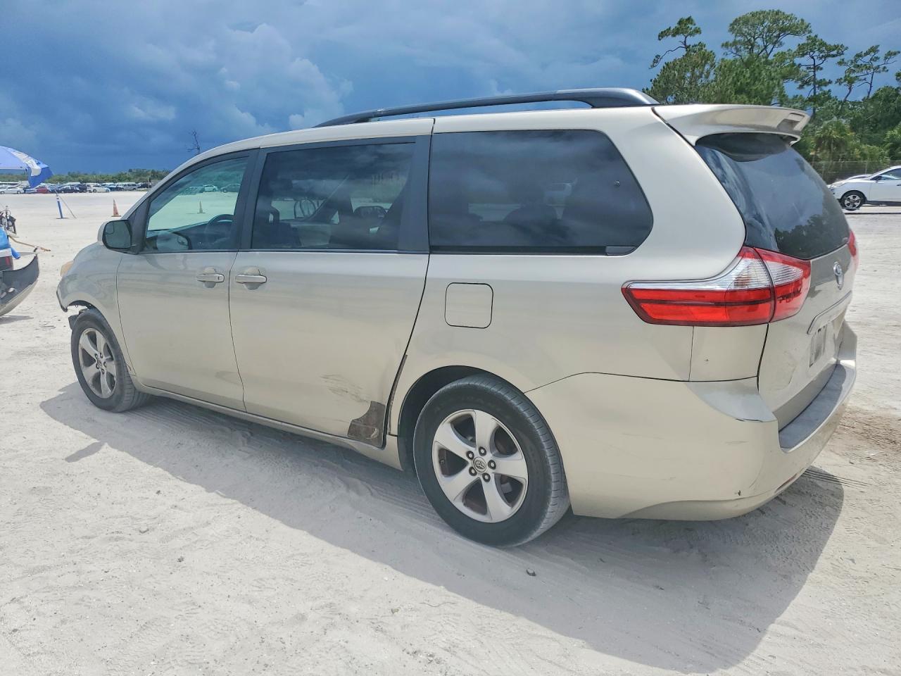 2015 Toyota Sienna Le Beige vin: 5TDKK3DC2FS624624