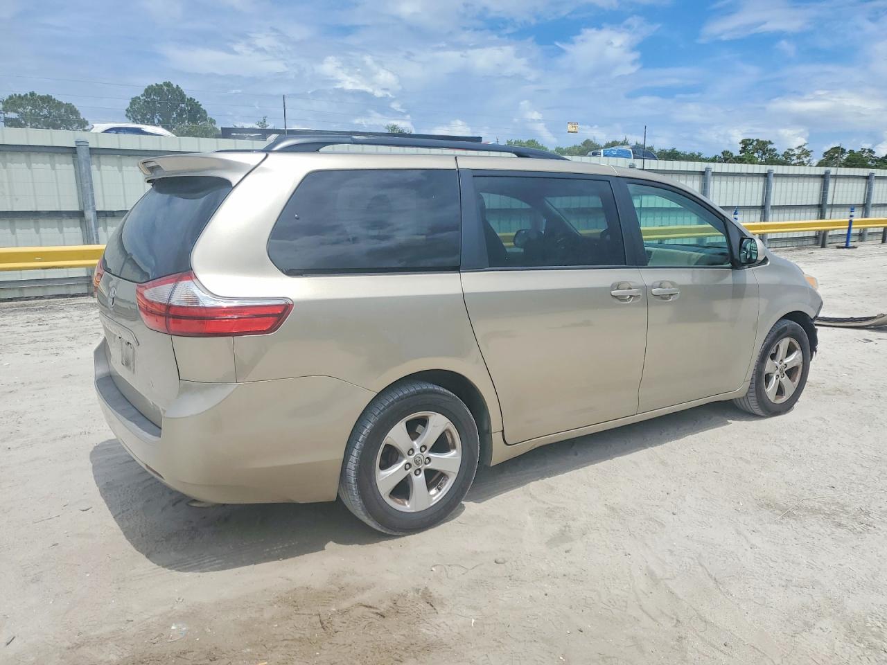 2015 Toyota Sienna Le Beige vin: 5TDKK3DC2FS624624