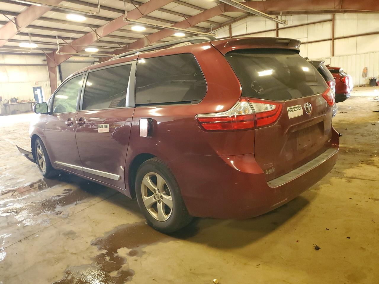 2015 Toyota Sienna Le Burgundy vin: 5TDKK3DC2FS641701