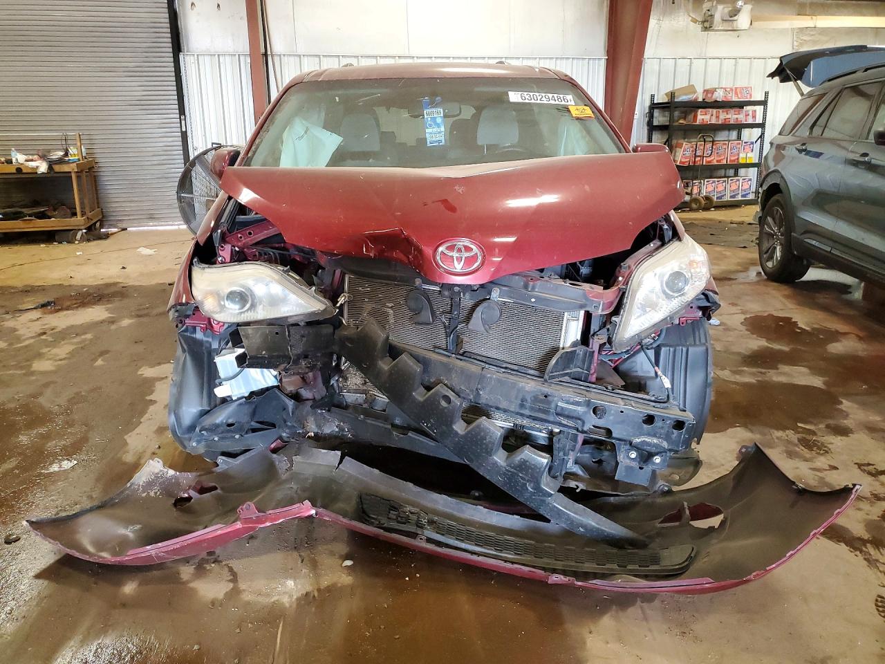 2015 Toyota Sienna Le Burgundy vin: 5TDKK3DC2FS641701