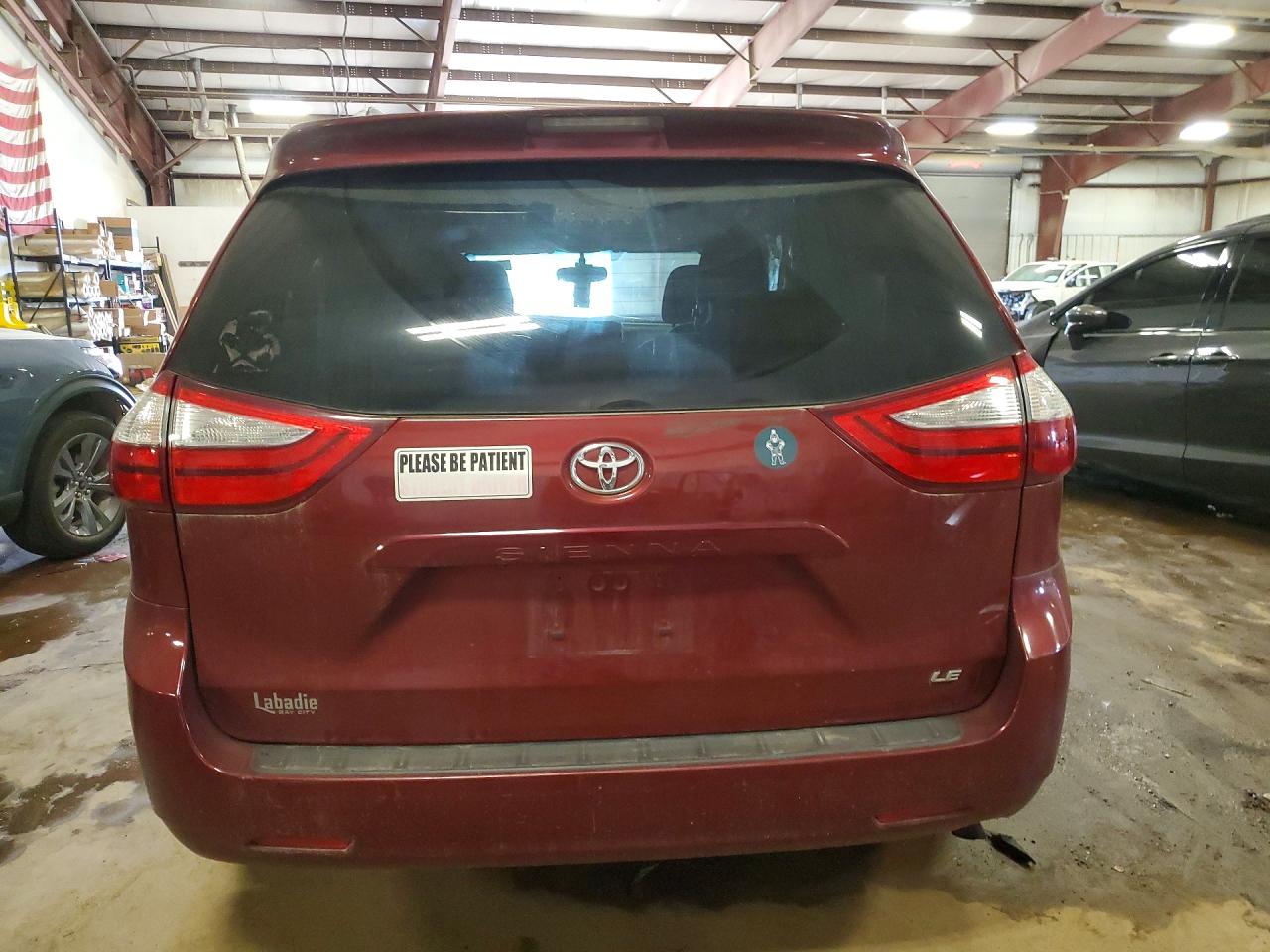 2015 Toyota Sienna Le Burgundy vin: 5TDKK3DC2FS641701