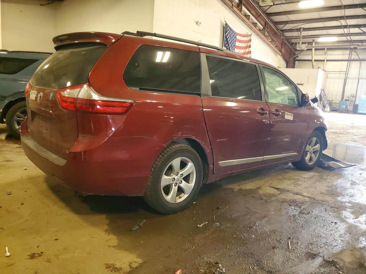 2015 Toyota Sienna Le Burgundy vin: 5TDKK3DC2FS641701