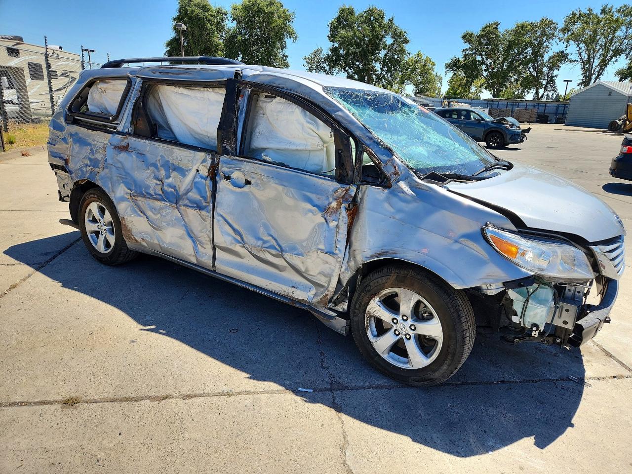 2015 Toyota Sienna Le Серебряный vin: 5TDKK3DC2FS643609