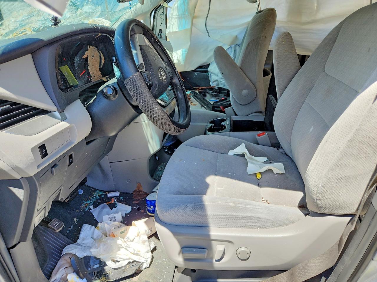 2015 Toyota Sienna Le Серебряный vin: 5TDKK3DC2FS643609