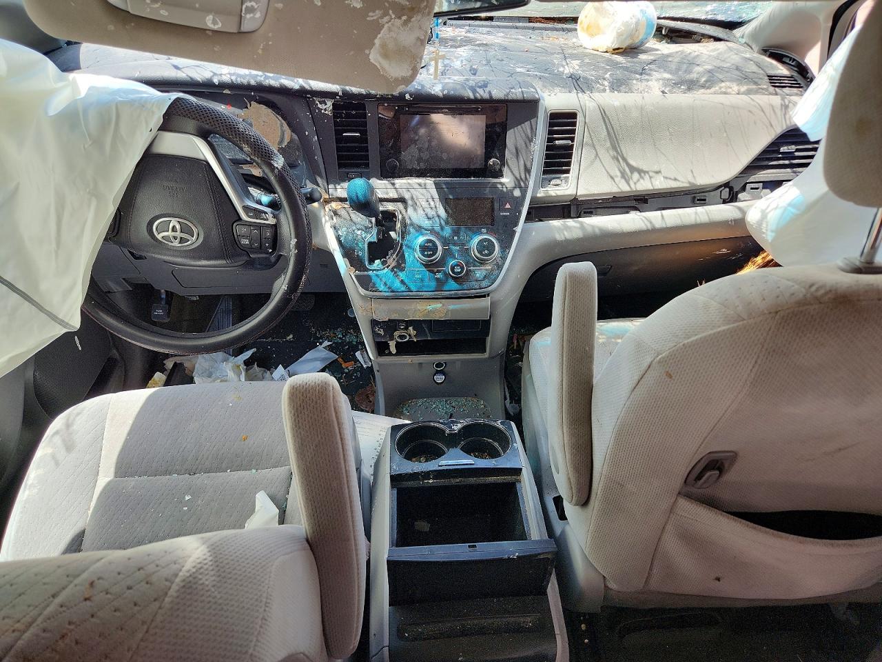 2015 Toyota Sienna Le Серебряный vin: 5TDKK3DC2FS643609