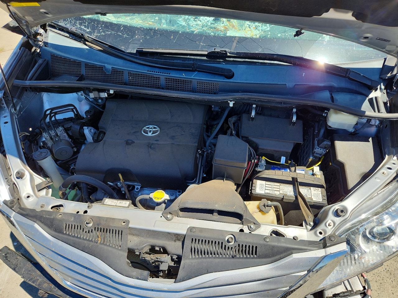 2015 Toyota Sienna Le Серебряный vin: 5TDKK3DC2FS643609