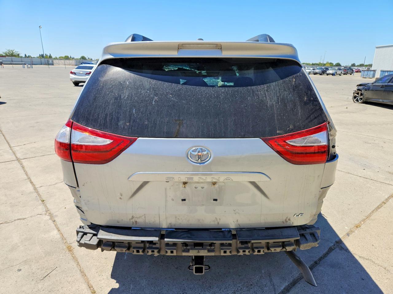 2015 Toyota Sienna Le Серебряный vin: 5TDKK3DC2FS643609