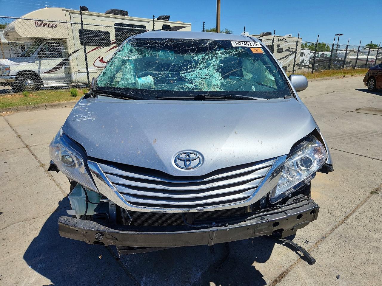 2015 Toyota Sienna Le Серебряный vin: 5TDKK3DC2FS643609