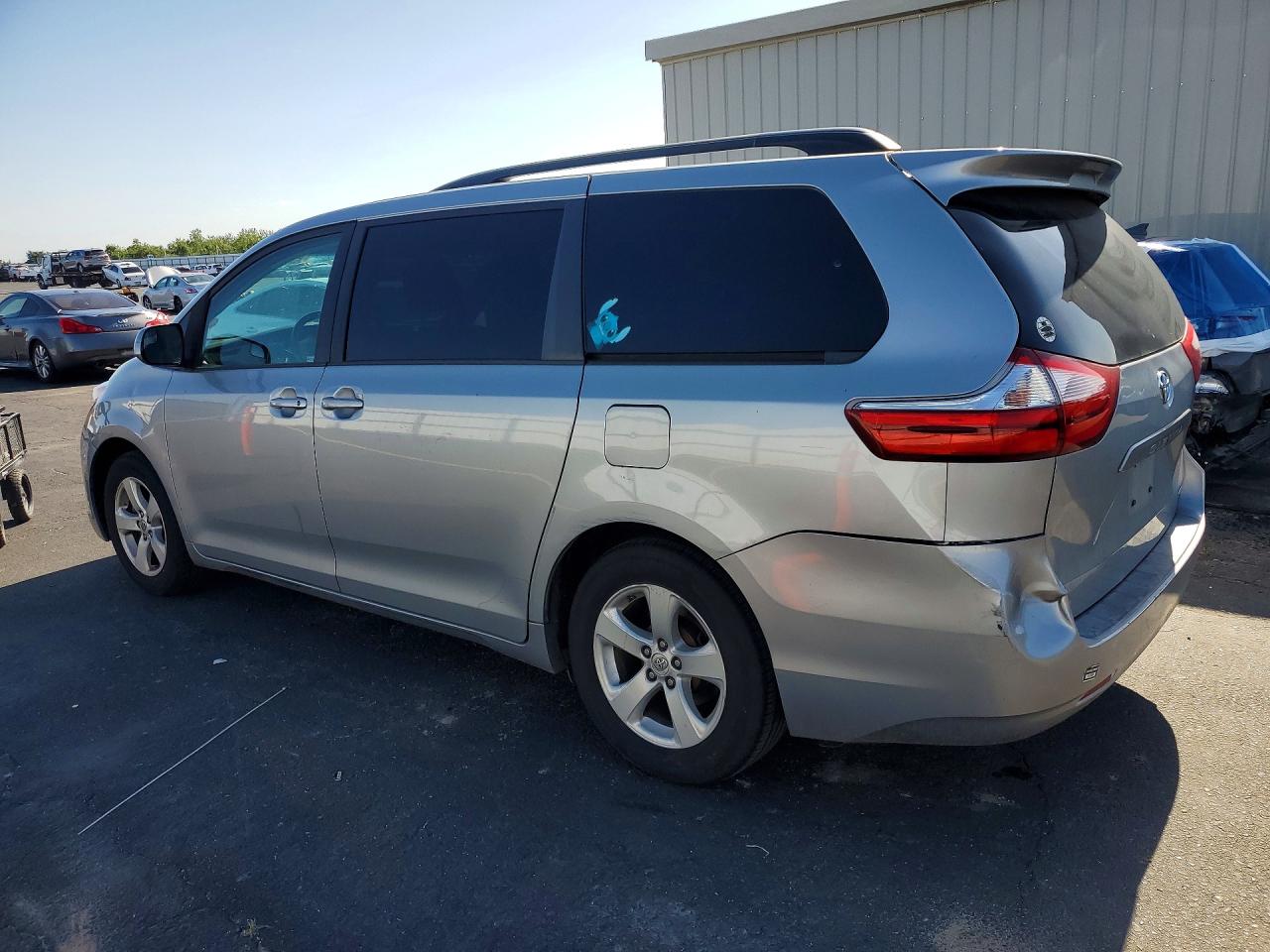 2015 Toyota Sienna Le 8-passenger Серебряный vin: 5TDKK3DC2FS644940